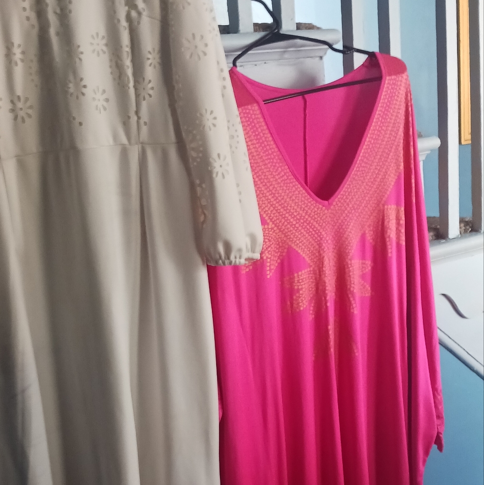Woman's clothes - Picture 4 of 11